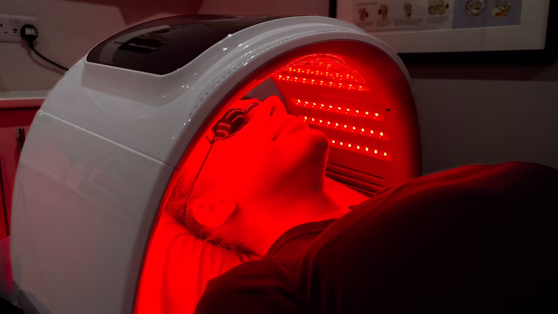 Red light therapy in aesthetics